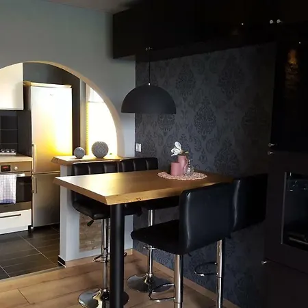 Kleines Ferienhaus In Ruhiger Lage * 툼